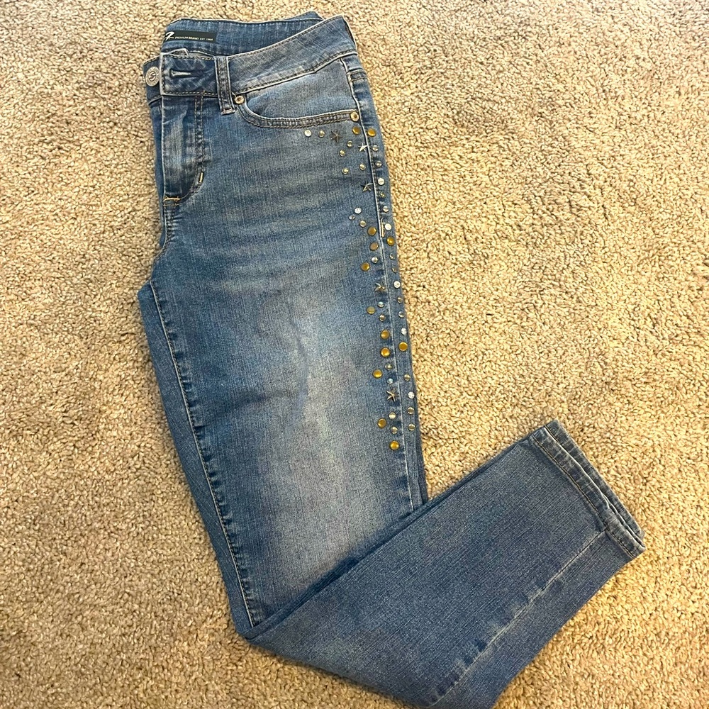 SEVEN7 Studded Jeans. Size 8P.